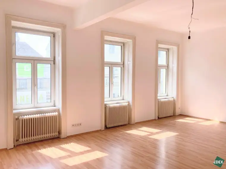 Mitten im 9. Bezirk: Große 1,5 Zimmer Wohnung mit ruhigem Kabinett