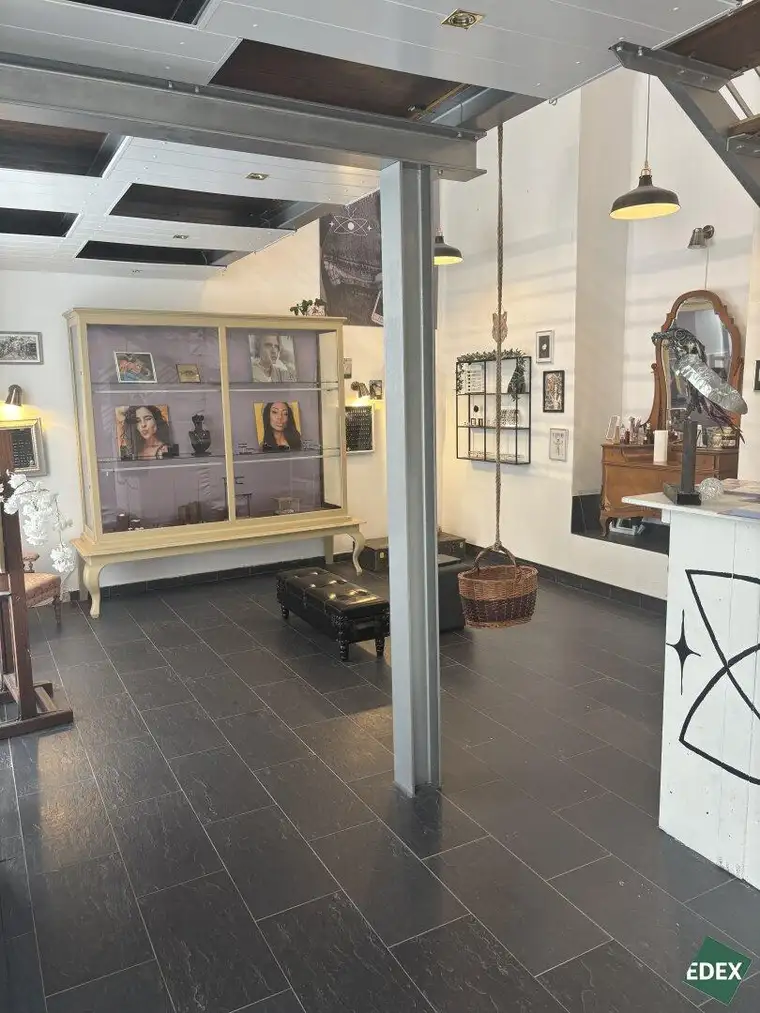 Schönes Geschäftslokal mit Galerie und guter Sichtbarkeit in 1090!