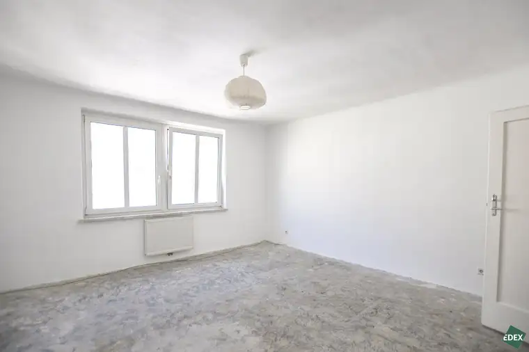 Direkt am Schweizergarten: Schöne 2-Zimmer-Wohnung mit separater Küche