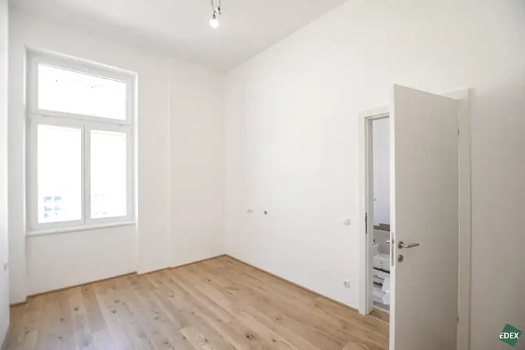 Erstbezug: Schöne 3-Zimmer Altbauwohnung beim Rochusmarkt