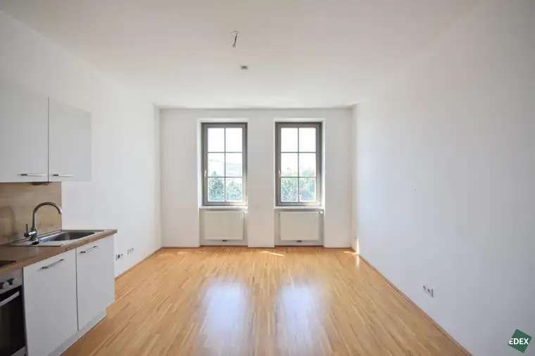 Urbaner Altbauflair – 3 Zimmer mit hofseitigem Schlafzimmer &amp; Dachterrasse
