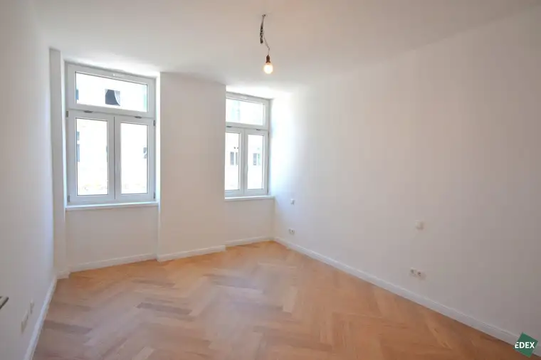 Am Kutschkermarkt | Wunderschöne 4-Zimmer-Altbauwohnung mit 17m² Terrasse