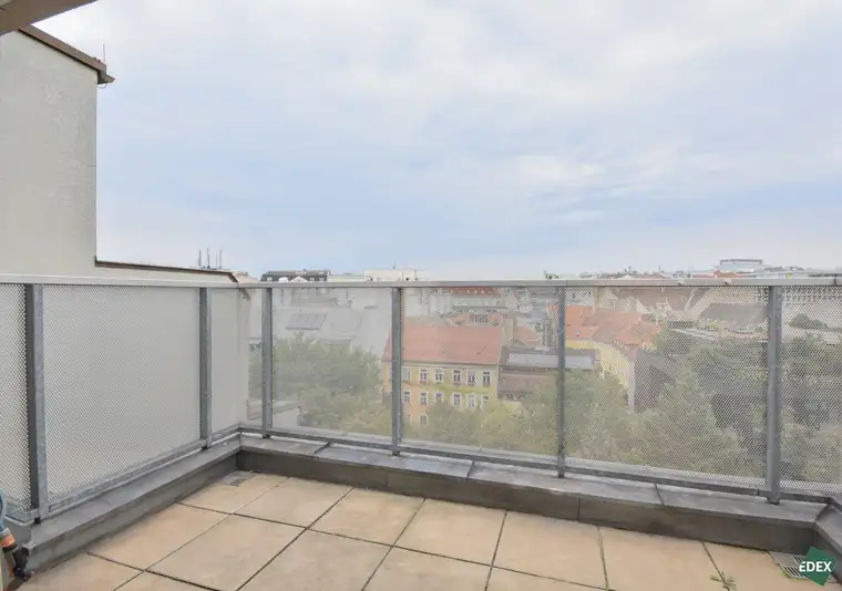 Hofruhelage: Klimatisierte DG-Wohnung und zwei Terrassen