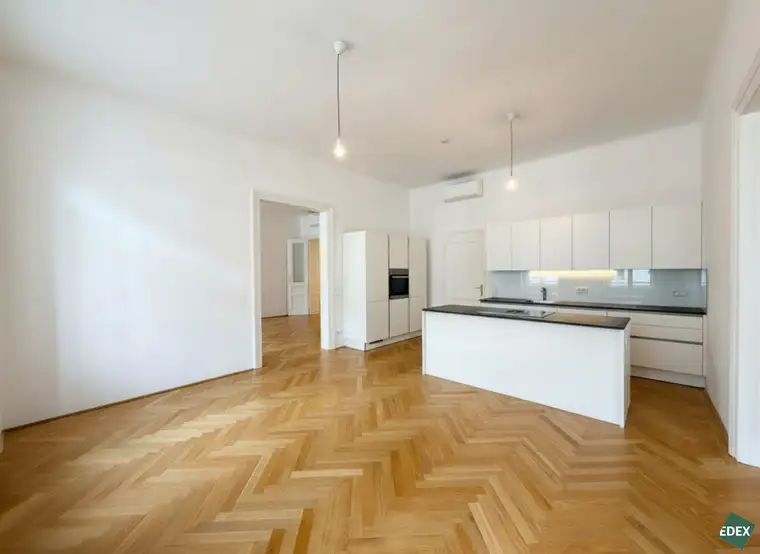 Stilvolle 4-Zimmer-Altbauwohnung in der Innenstadt
