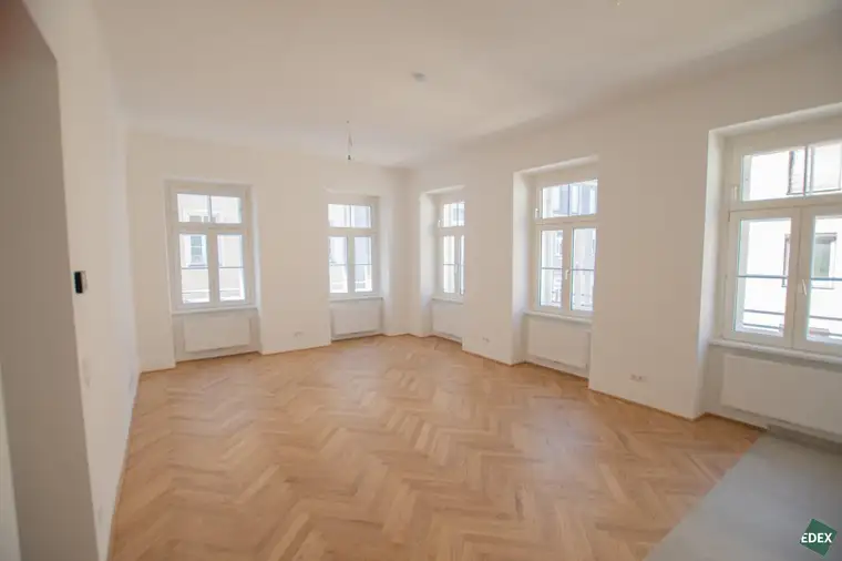 Erstbezug nach Sanierung: Schöner 3,5-Zimmer-Altbau im 6. Bezirk