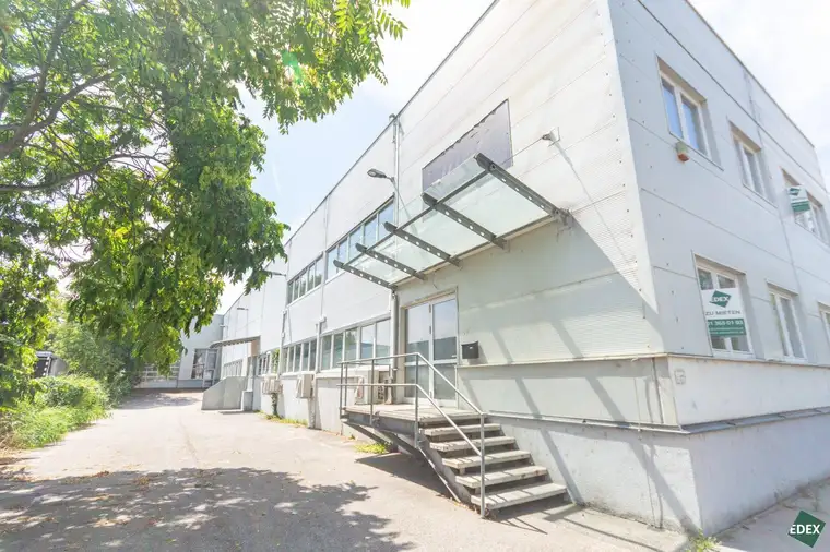 Büro mit großem Lager direkt bei der A22