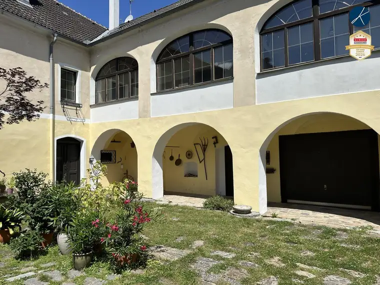 Großzügiges Haus mit Potenzial in guter Lage von Furth bei Göttweig