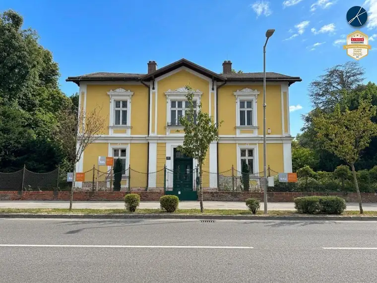 Schulring: Kernsanierte Bürovilla mit Parkplätzen