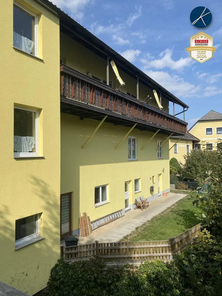 Wohnhaus mit Geschäftsräumlichkeiten in zentraler Lage.