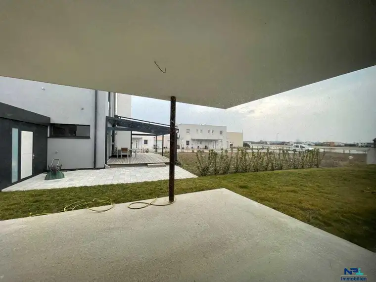 NEUBAU - DOPPELHAUSHÄLFTE MIT AM SEE