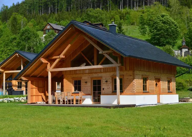 Wo Natur berührt und Ruhe zuhause ist – stilvolles Holzhaus am Grünen See, zur Eigennutzung oder als Investment