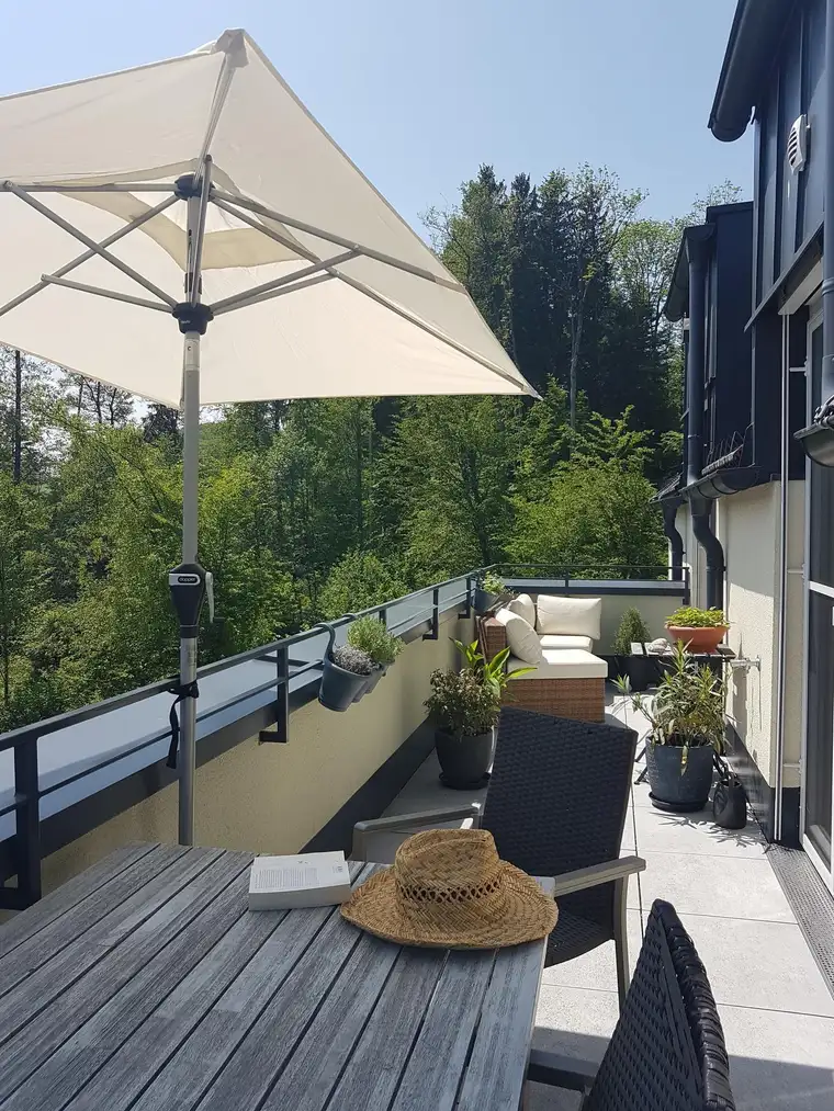 Moderne 3-Zimmer-Dachgeschosswohnung / ELIXHAUSEN