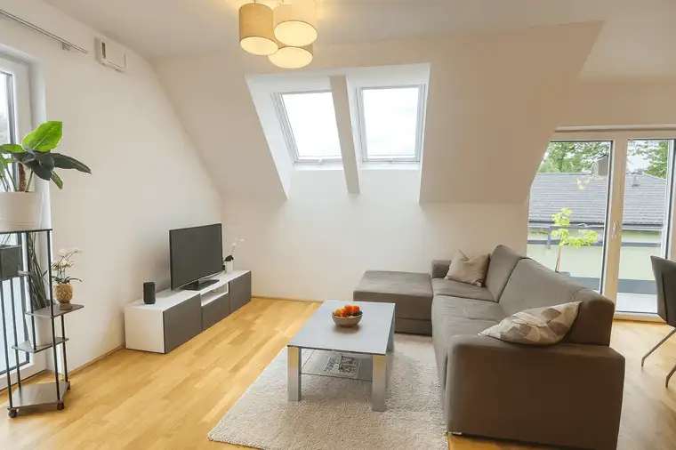 Moderne 3-Zimmer-Dachgeschosswohnung / ELIXHAUSEN