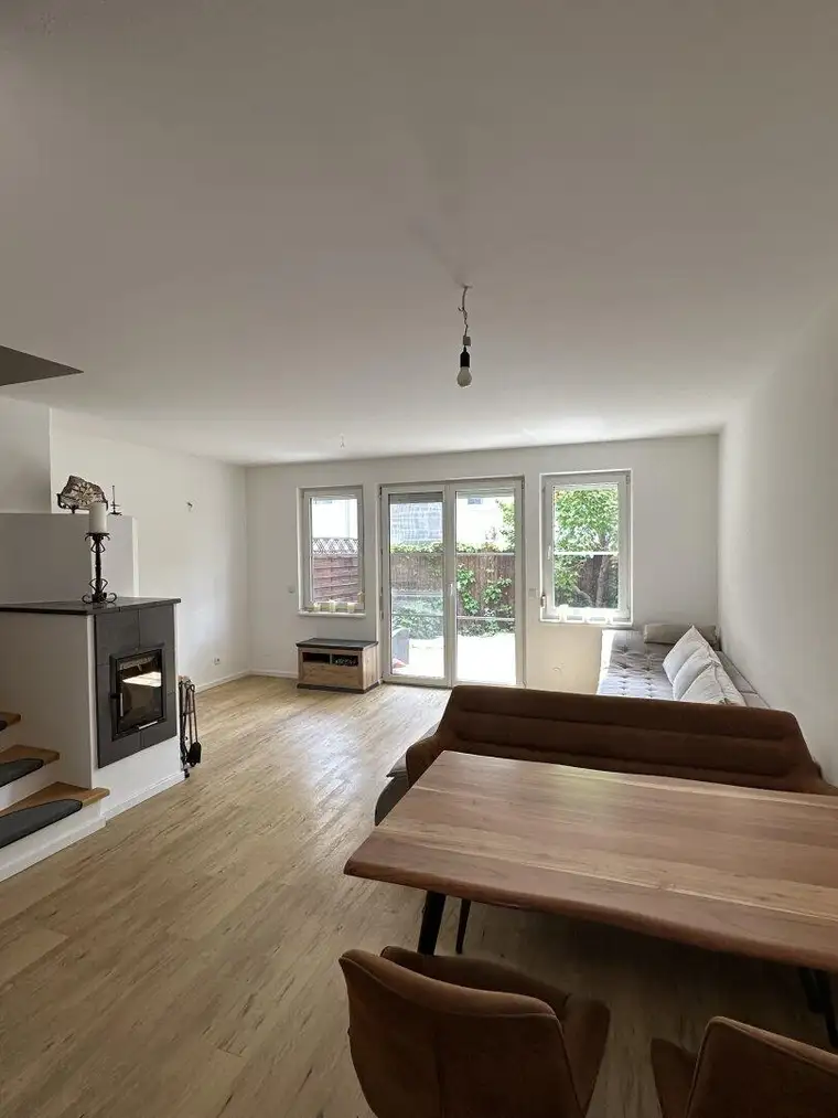 GEPFLEGTES REIHENHAUS MIT GARTEN UND 5 ZIMMER