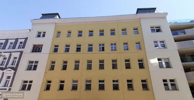 Entwicklungsprojekt: BAUBEWILLIGTER ROHDACHBODEN NÄHE AUGARTEN!