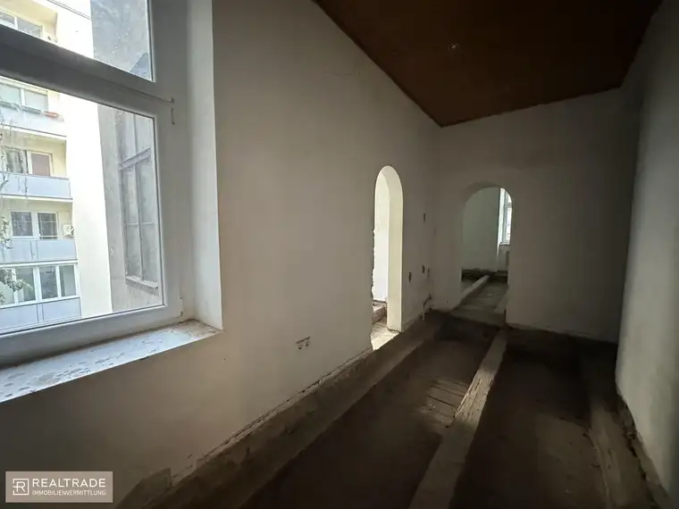 UNSANIERTE ALTBAUWOHNUNGEN NÄHE AUGARTEN!