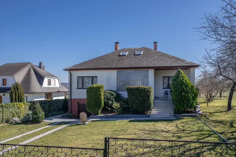 Charmantes Einfamilienhaus mit großem Garten und Ausblick
