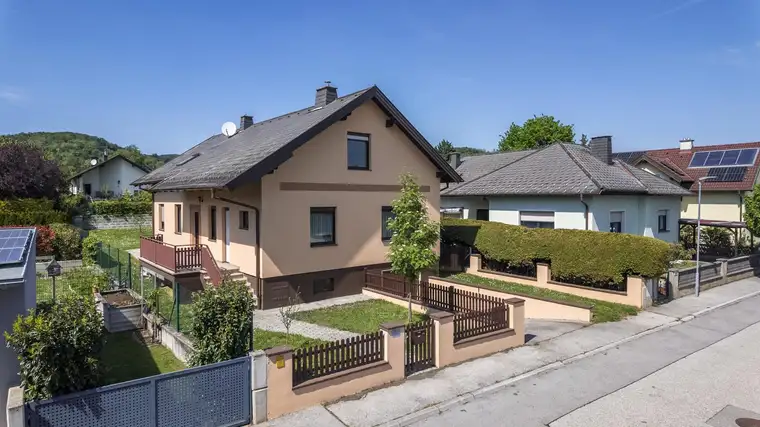 Einfamilienhaus mit Dachboden - Ausbaupotenzial in ruhiger Siedlungslage
