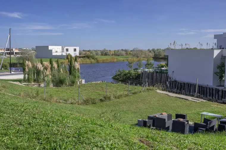 Sommeraktion - Traumgrundstück mit direktem Seezugang und Weitblick