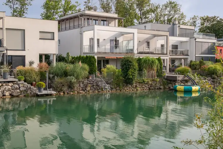 Wohnen, wo andere Urlaub machen - Traumhaus mit direktem Seezugang