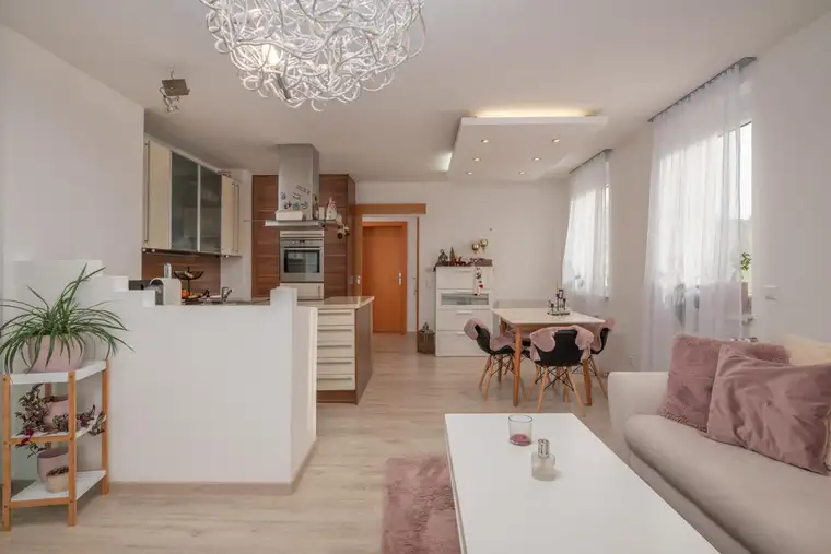 Charmante Dachgeschosswohnung in guter Lage von Weppersdorf