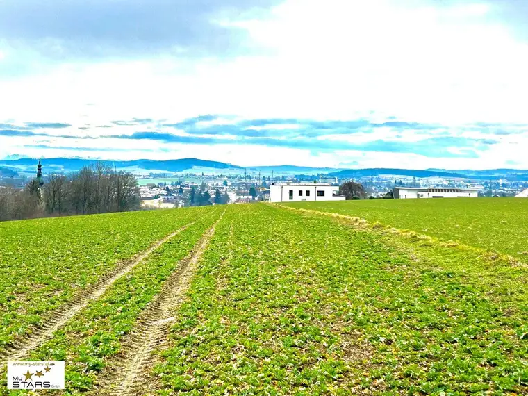 sonniges Baugrundstück mit Panoramablick über Ried i.I. in Ruhelage