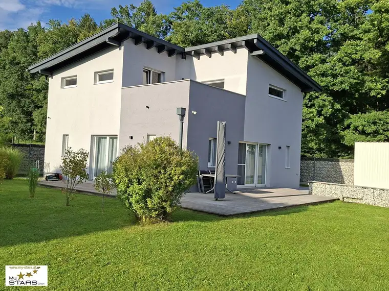 Traumhaus nahe Mattsee: Gepflegtes Zuhause mit großem Garten, Dachterrasse und Doppel-Carport!