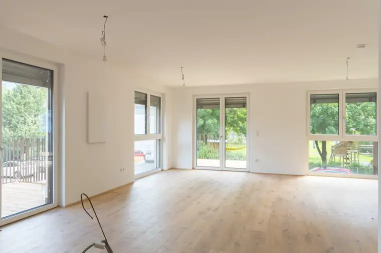 Großzügig dimensionierte 3- Zimmer- Wohnung in schönem Neubau- Projekt