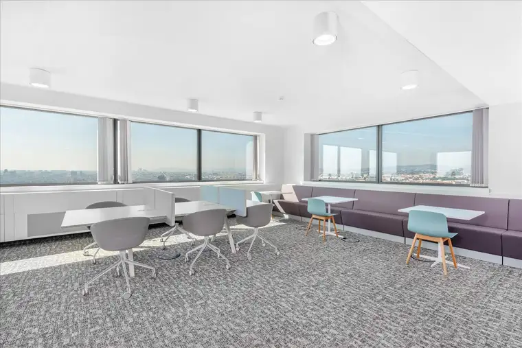 Coworking-Bereich in Regus Millennium Tower 