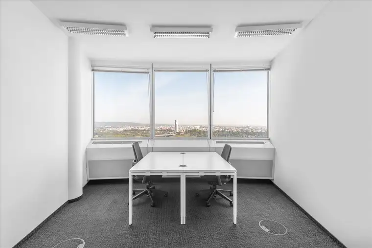 All-inclusive-Zugang zu professionellen Büroräumen für 2 Personen in Regus Millennium Tower 