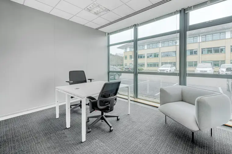 All-inclusive-Zugang zu professionellen Büroräumen für 1 Person in Regus Airport West 