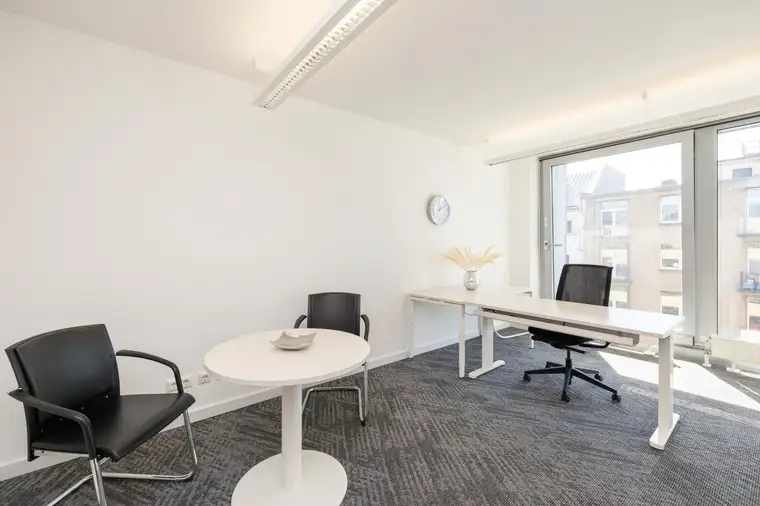 All-inclusive-Zugang zu professionellen Büroräumen für 1 Person in Regus City Tower