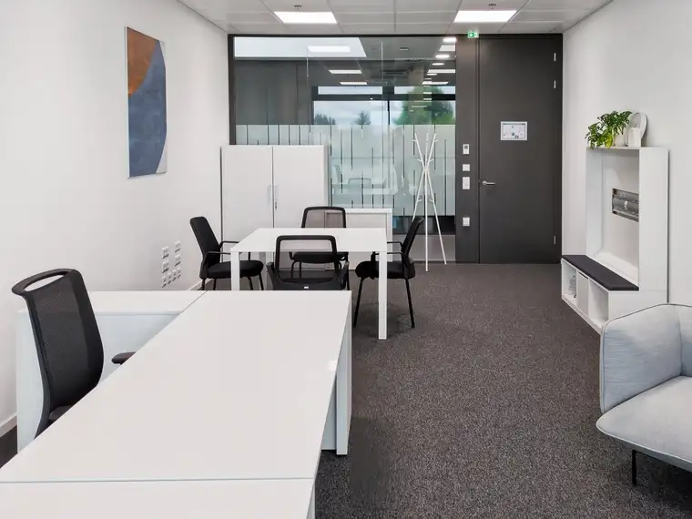 Privater Büroraum für 5 Personen in Regus Modepark Röther