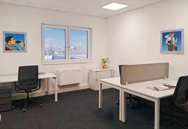 Privater Büroraum für 3 Personen in Regus Airport West