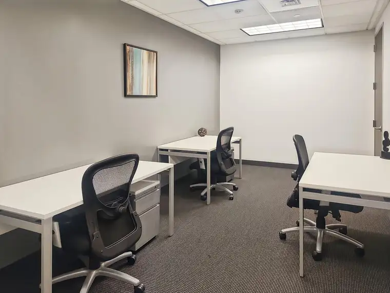 Privater Büroraum für 3 Personen in Regus Modepark Röther