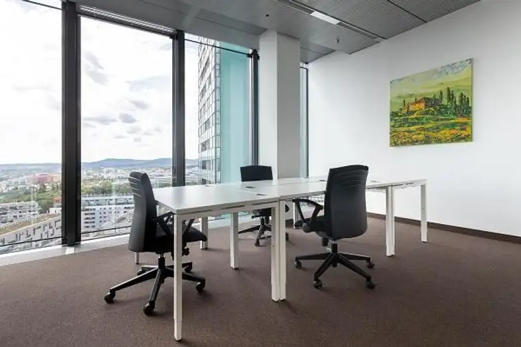 Privater Büroraum für 3 Personen in Regus Twin Towers 