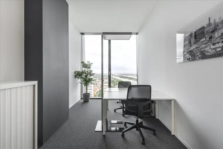 All-inclusive-Zugang zu professionellen Büroräumen für 2 Personen in Regus DC Tower