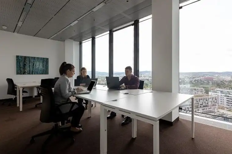 Privater Büroraum für 5 Personen in Regus Twin Towers 