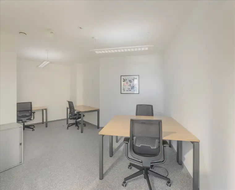 All-inclusive-Zugang zu professionellen Büroräumen für 4 Personen in Regus Icon Tower