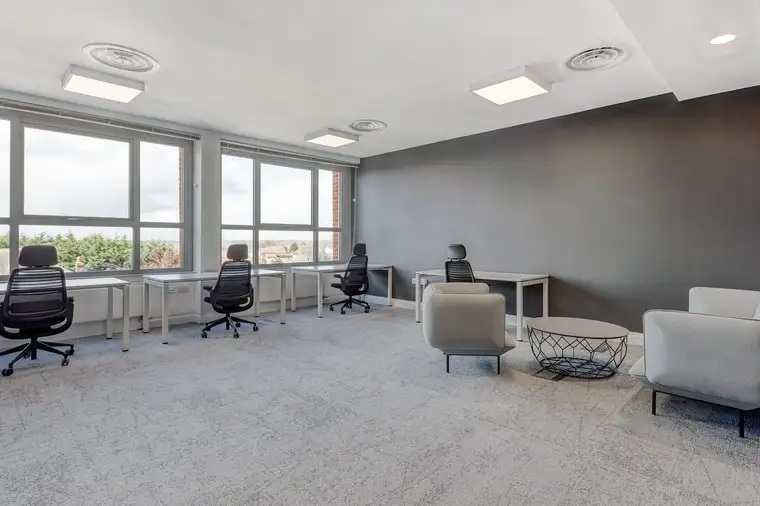 All-inclusive-Zugang zu professionellen Büroräumen für 3 Personen in Regus Cityport 11