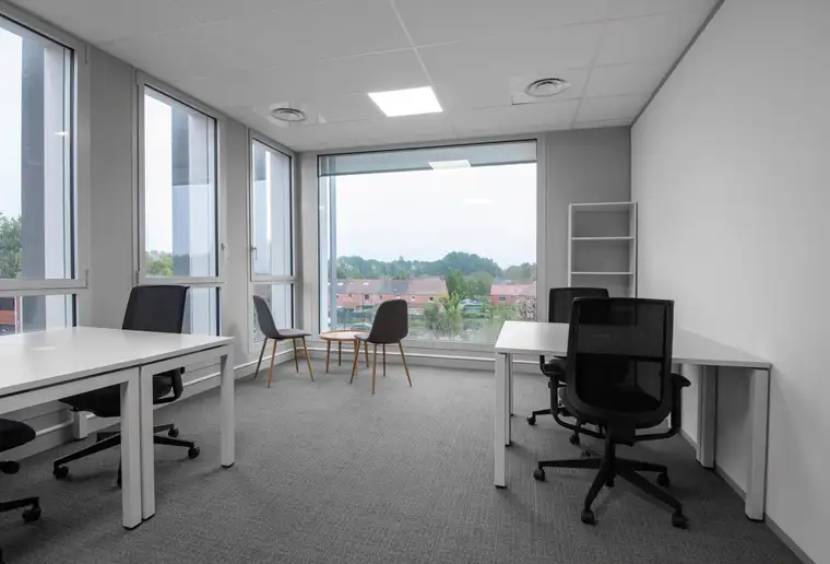 Privater Büroraum für 3 Personen in Regus Flybridge 