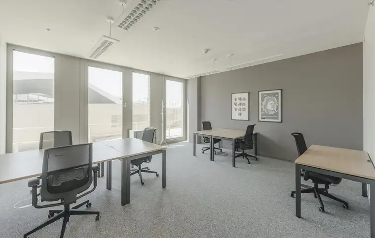 Großraumbüros für 10 Personen in Regus Icon Tower