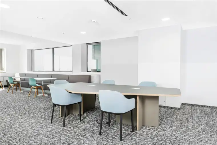 Unbegrenzter Coworking zu unseren Öffnungszeiten in Regus Millennium Tower 