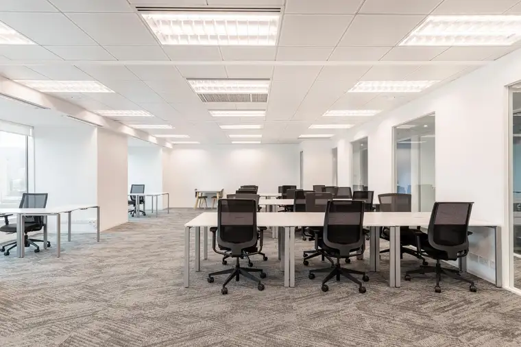 Beziehen Sie einsatzbereite Großraumbüros für 10 Personen in Regus Smart City 