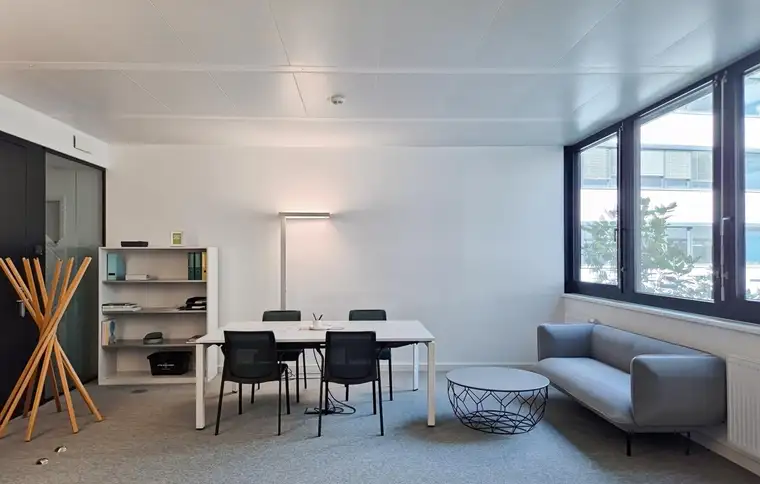 Privater Büroraum für 5 Personen in Spaces Square One​​