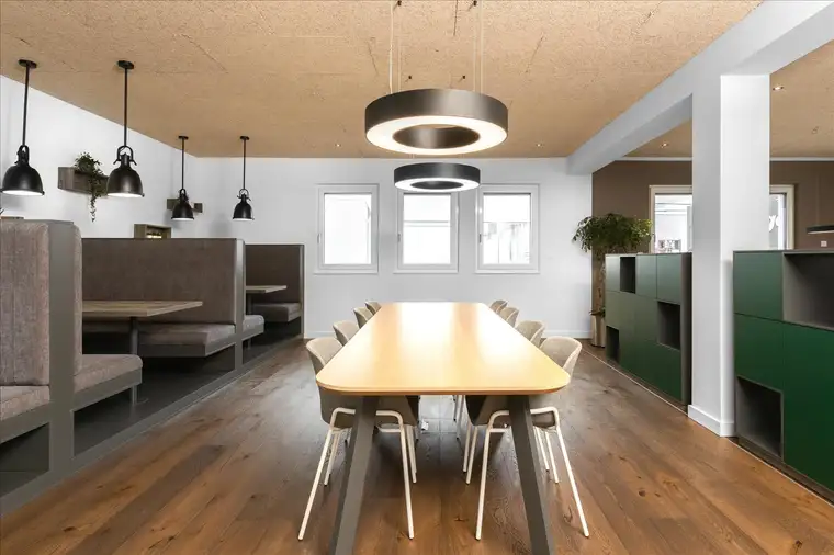 All-inclusive-Zugang zu Coworking-Bereiche in Regus Airport West 