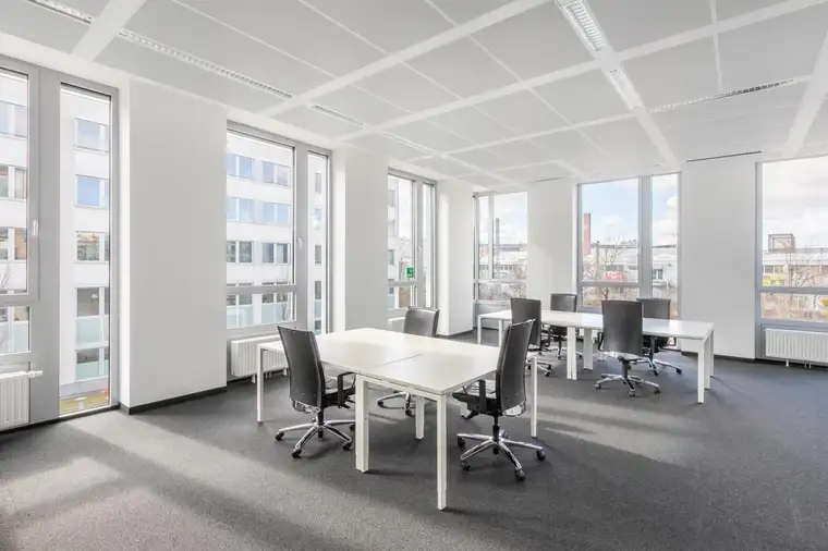 All-inclusive-Zugang zu professionellen Büroräumen für 5 Personen in Regus Airport West 