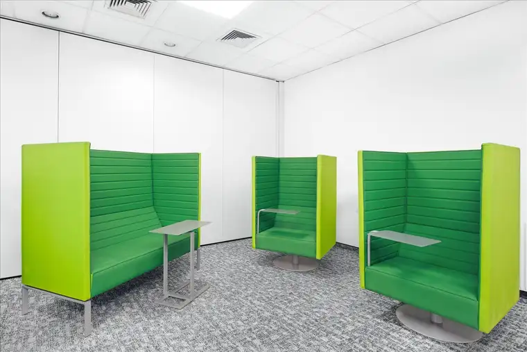 Buchen Sie sich einen eigenen Schreibtisch in Regus Cityport 11
