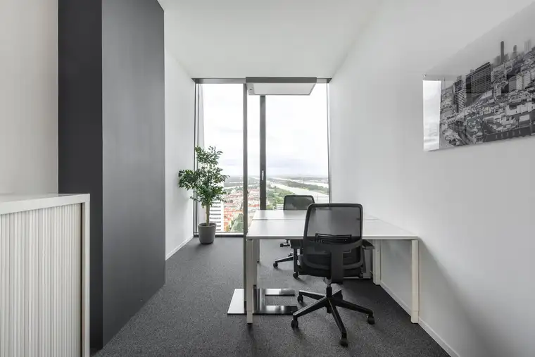 Privater Büroraum für 3 Personen in Regus Modepark Röther