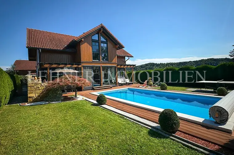 * VASOLDSBERG * SEHR GEPFLEGTES EINFAMILIENHAUS MIT GALERIE UND SWIMMINGPOOL IN SONNIGER GRÜNLAGE *